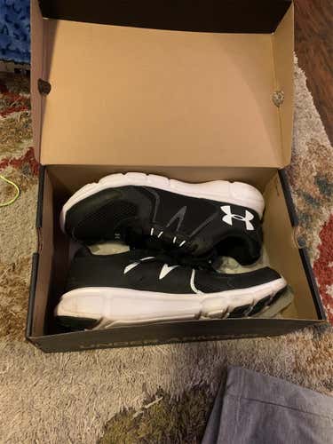 Black Men's 9.0 (Women's 10) Under Armour Shoes