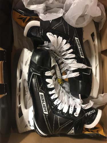 Senior Bauer Supreme matrix D&R (Regular)  Size 6.5 Hockey Skates