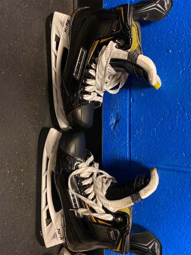 Senior Bauer Ignite pro + D&R (Regular) Size 8.5 Hockey Skates
