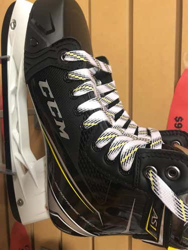 Senior CCM Super Tacks AS1 D&R (Regular)  Size 9.5 Hockey Skates