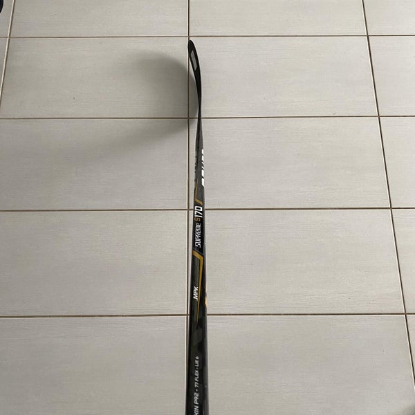 Senior Right Handed Supreme 170 Hockey Stick