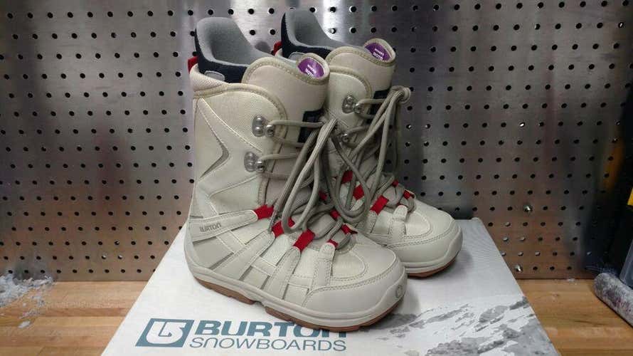 NEW Burton Snowboard Boots Moto on sale for 80% off