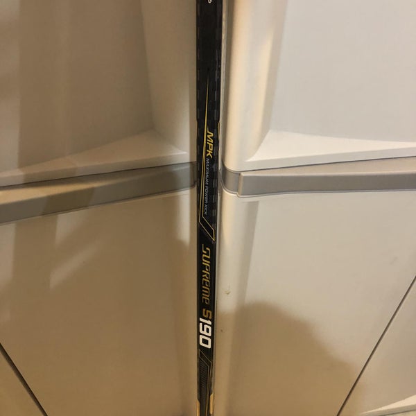 Senior Right Handed Supreme 190 Mid Hockey Stick