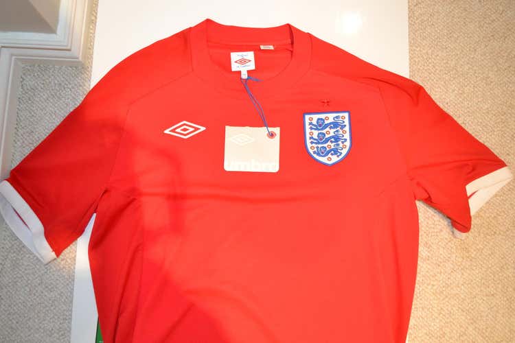 Brand new with tags umbro 2010 England soccer jersey