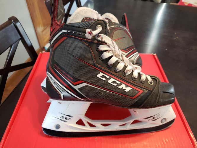 Senior CCM JetSpeed FT385 Hockey Skates Size 7