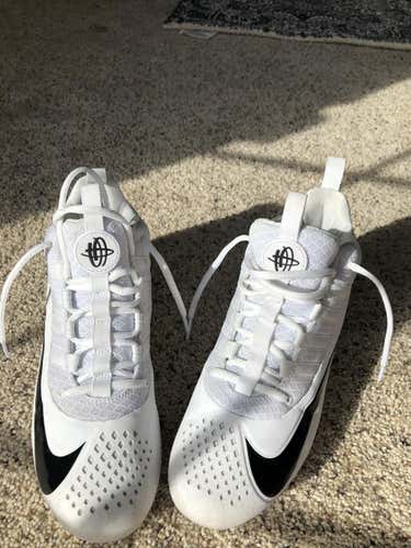 White Adult Men's 9.5 (Women's 10.5) Nike Mid Cut RUNS SMALL!