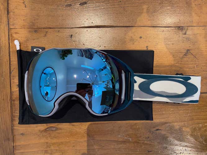 Oakley Airbrake XL goggles (2 lenses included)