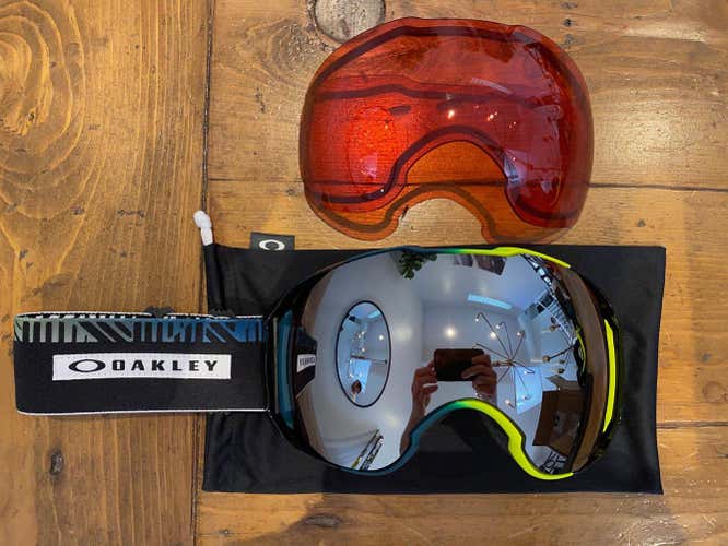 Oakley Airbrake XL goggles (2 lenses included)
