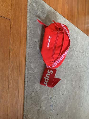 Supreme Fannypack And Walet
