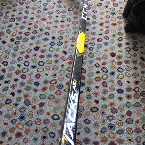 Senior Right Handed Super Tacks AS1 Mid  Hockey Stick