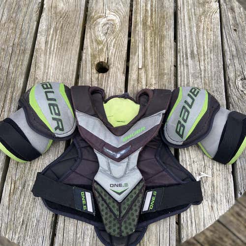 Junior Large Bauer Supreme One.6  Shoulder Pads