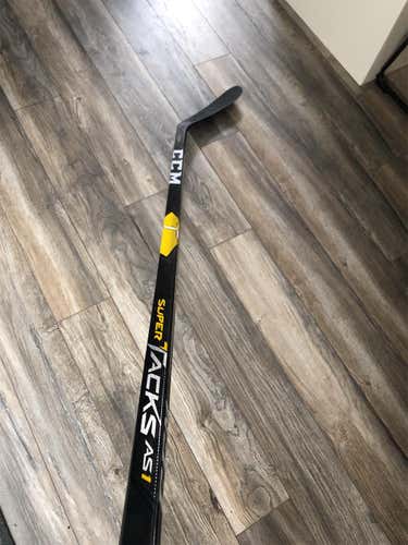 Senior Right Handed Super Tacks AS1 Toe  Hockey Stick