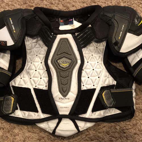 Junior Medium CCM Ultra Tacks Shoulder Pads