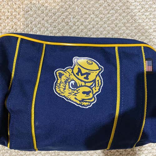 RARE TEAM ISSUE MICHIGAN HOCKEY DOPP KIT, ACCESSORY BAG, Pro Stock Return NCAA