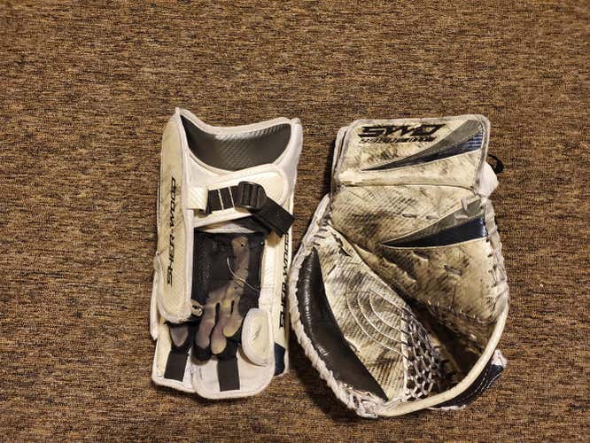 Intermediate Sher-Wood Regular Blocker and Glove