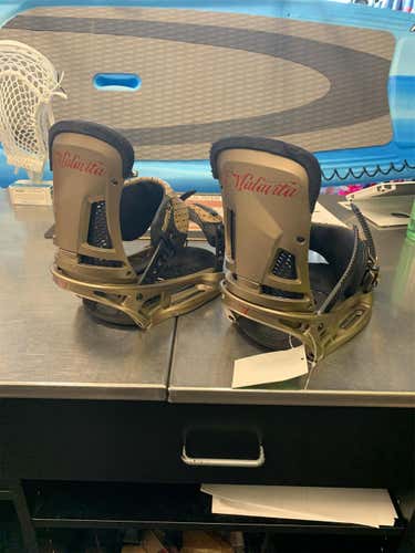 Medium Burton Malavita EST Snowboard Bindings