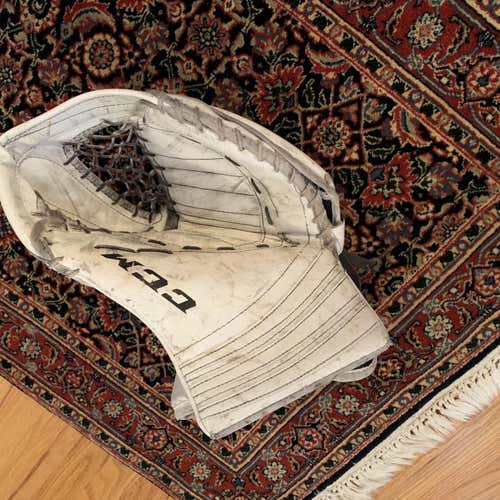 White Intermediate CCM Regular Extreme Flex Pro