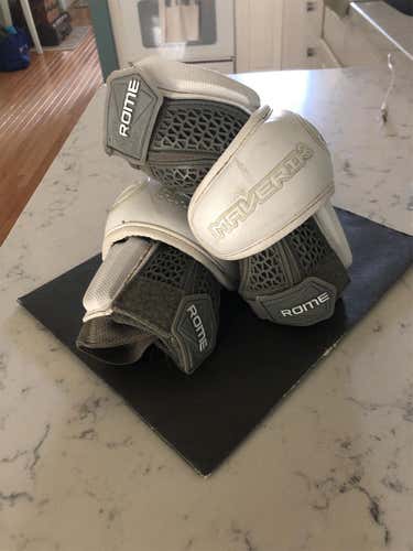 Medium Maverik Rome Arm Pads
