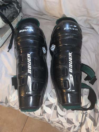 Junior Bauer Shin Pads
