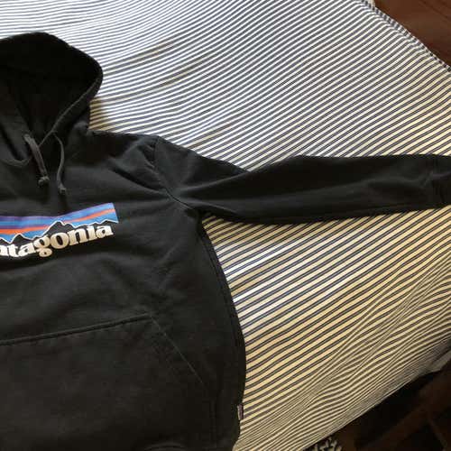 Black Men's Small Patagonia Sweatshirt