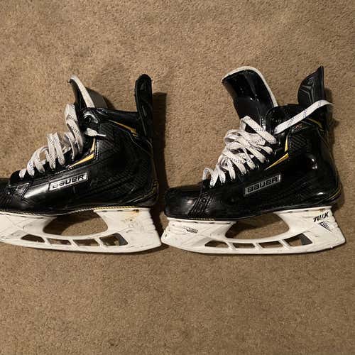Senior Bauer Supreme 2S Pro EE (Extra Wide) Pro Stock Size 9.5 Hockey Skates