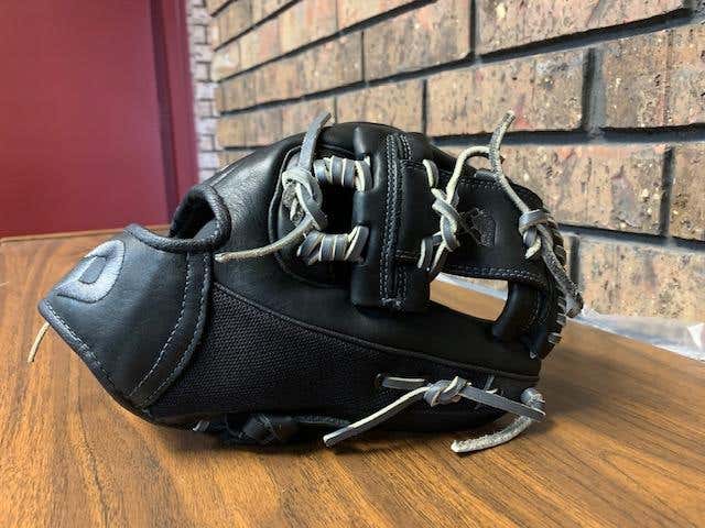Black DeMarini Infield Right Handed Diablo Dark Baseball Glove 11.5"
