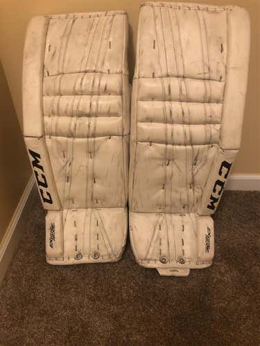 White Intermediate 31" CCM Extreme Flex 860  Goalie Leg Pads
