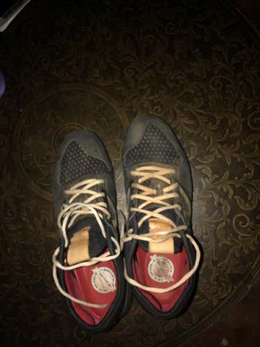 Black Used Adult Men's 10 (Women's 11) Molded Cleats New Balance Low Cut