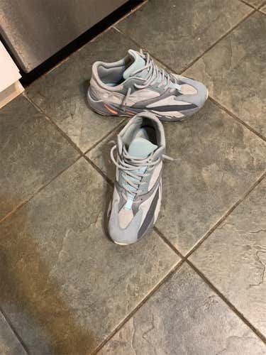 Gray Men's 9.5 (Women's 10.5)  Shoes