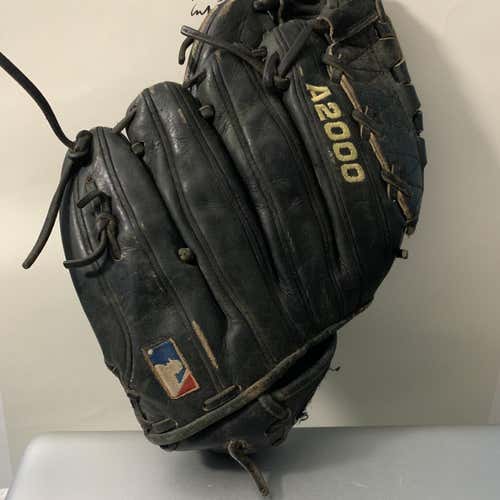 Black  Infield A2000 11.5" Baseball Glove