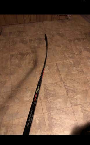 Intermediate Right Handed Vapor FlyLite Toe Hockey Stick