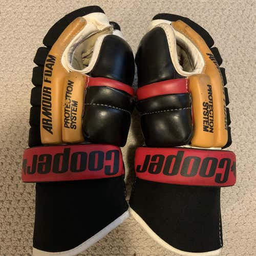 Vintage Cooper Armour-Foam Gloves - Canucks