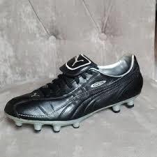 Right 4.5 Left 4 ,PUMA KING XL Soccer Cleats Black / Silver NEW without box *2 Different Size shoes*