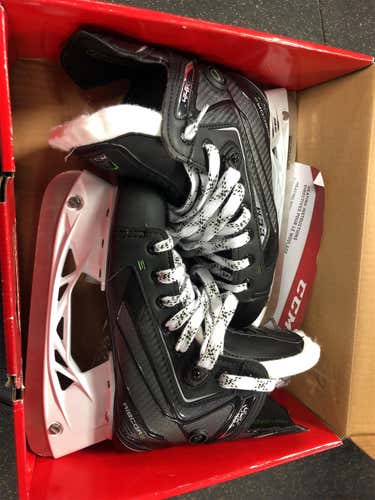 Junior CCM RibCor 44K pump D&R (Regular) Size 3 Hockey Skates