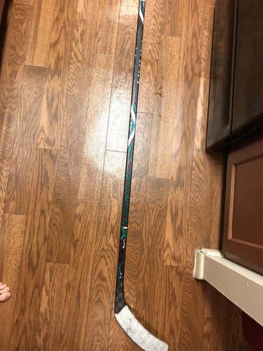 Senior Right Handed Vapor 1X Lite Toe Pro Stock Hockey Stick P92 Max Height BlAde