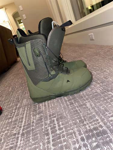 Burton Moto Snowboard Boots (9.5 men’s)