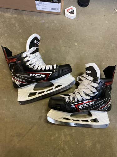 New Senior CCM JetSpeed FT2 Hockey Skates EE (Extra Wide) Size 9.5