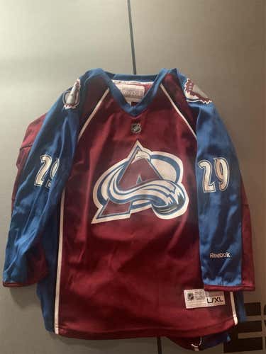 Colorado Avalanche Nathan MacKinnon Reebok Youth Jersey