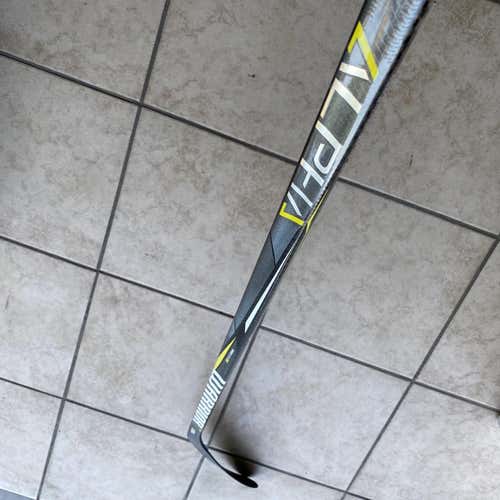 Senior Right Handed Alpha QX Mid Hockey Stick