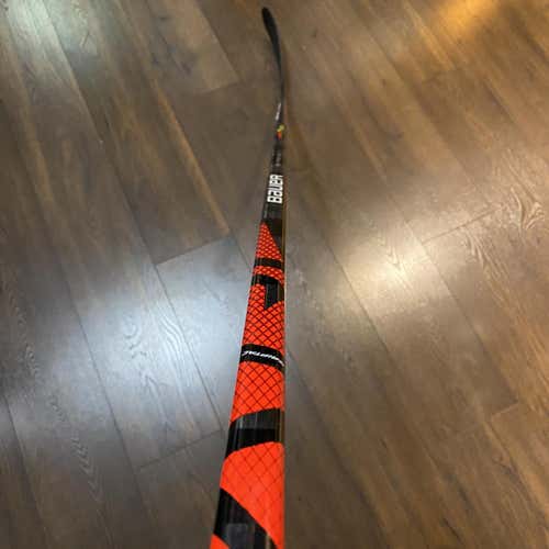 Bauer Vapor FlyLite RH P28 77 Flex Hockey Stick