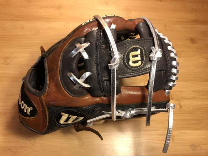 Black Used Wilson Right Handed Infield A2000 1786 Baseball Glove 11.5"
