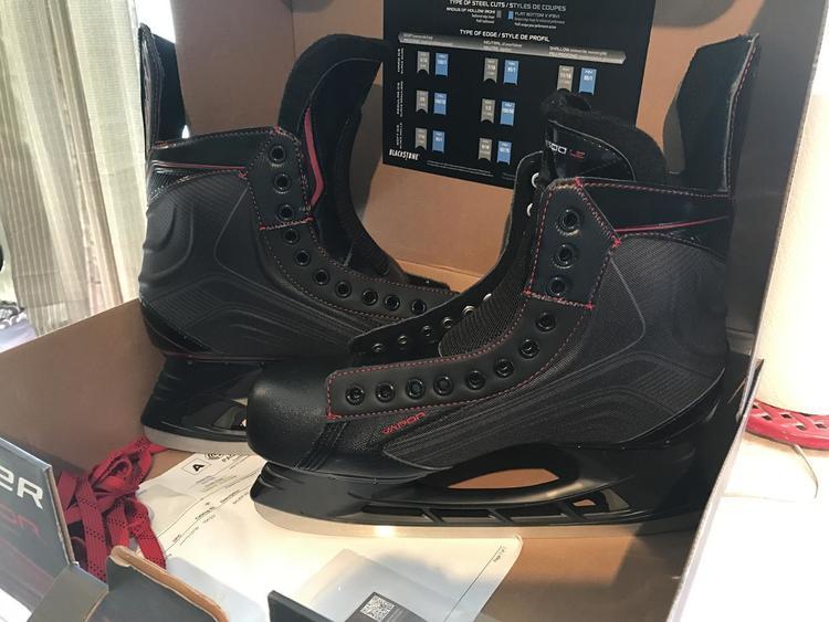 Used Senior Bauer Vapor X500LE Hockey Skates EE (Extra Wide) Size 11