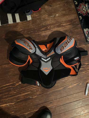 Senior Large Bauer Shoulder Pads