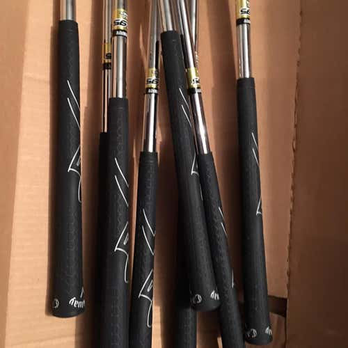 Men's Right Handed X-24 Hot Regular Flex Steel Shaft Iron Set