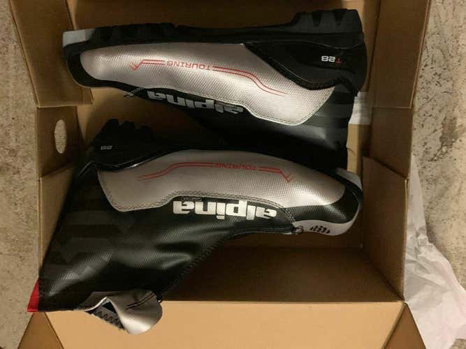 NEW Alpina T28 NNN Men's NNN Touring XC Ski Boots Pair Men US Size 10/ Euro 44