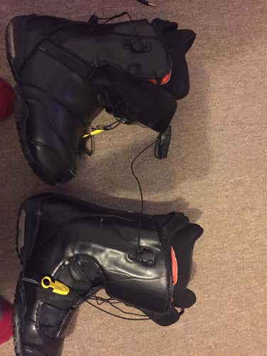 Used 11.5 (Women's 12.5) Burton Moto Snowboard Boots