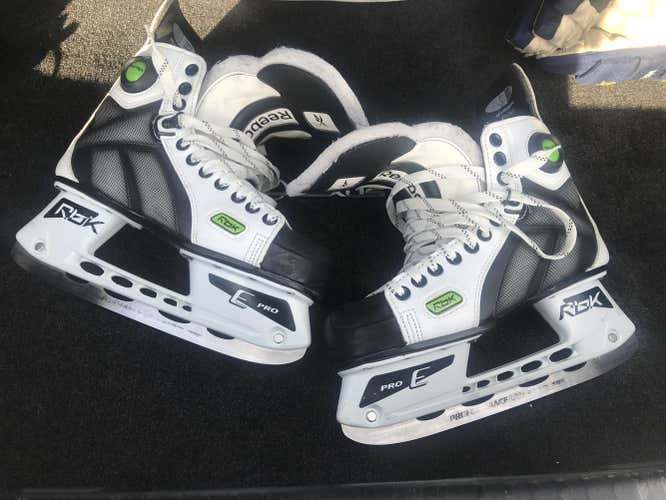 Senior Reebok 9k White Skates D/A Size 7