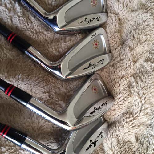 Men's Right Handed Stiff Flex (8 Clubs) Clubs (Full Set)