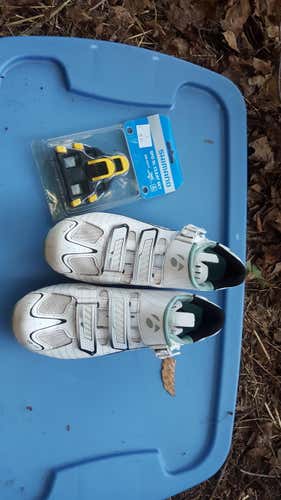 Bontrager RL Women's 9.5 Road Bike Shoes - Carbon - White - Ceats included (1 set used 1 set new)
