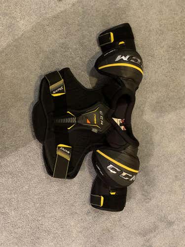 Junior Large CCM Tacks 7092 Shoulder Pads